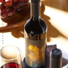 探索藝術(shù)與商業(yè)的交匯 Kuki視覺的紅酒產(chǎn)品攝影